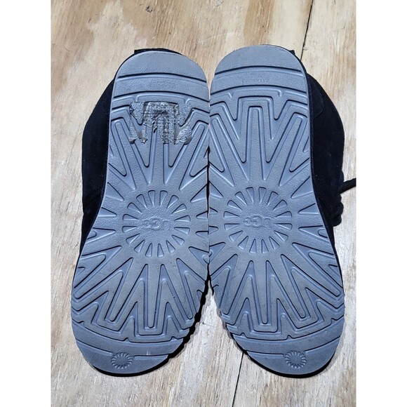 UGG Neumel Graphic Outline Chukka Boot Style 1130715 Size 9 Black